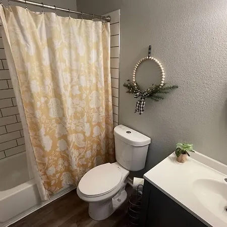 The Ingrid Apt #8 - Fresh And Simple 2Bd With Wifi Hamilton Exterior photo