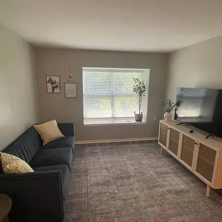 The Ingrid Apt #8 - Fresh And Simple 2Bd With Wifi Hamilton Exterior photo